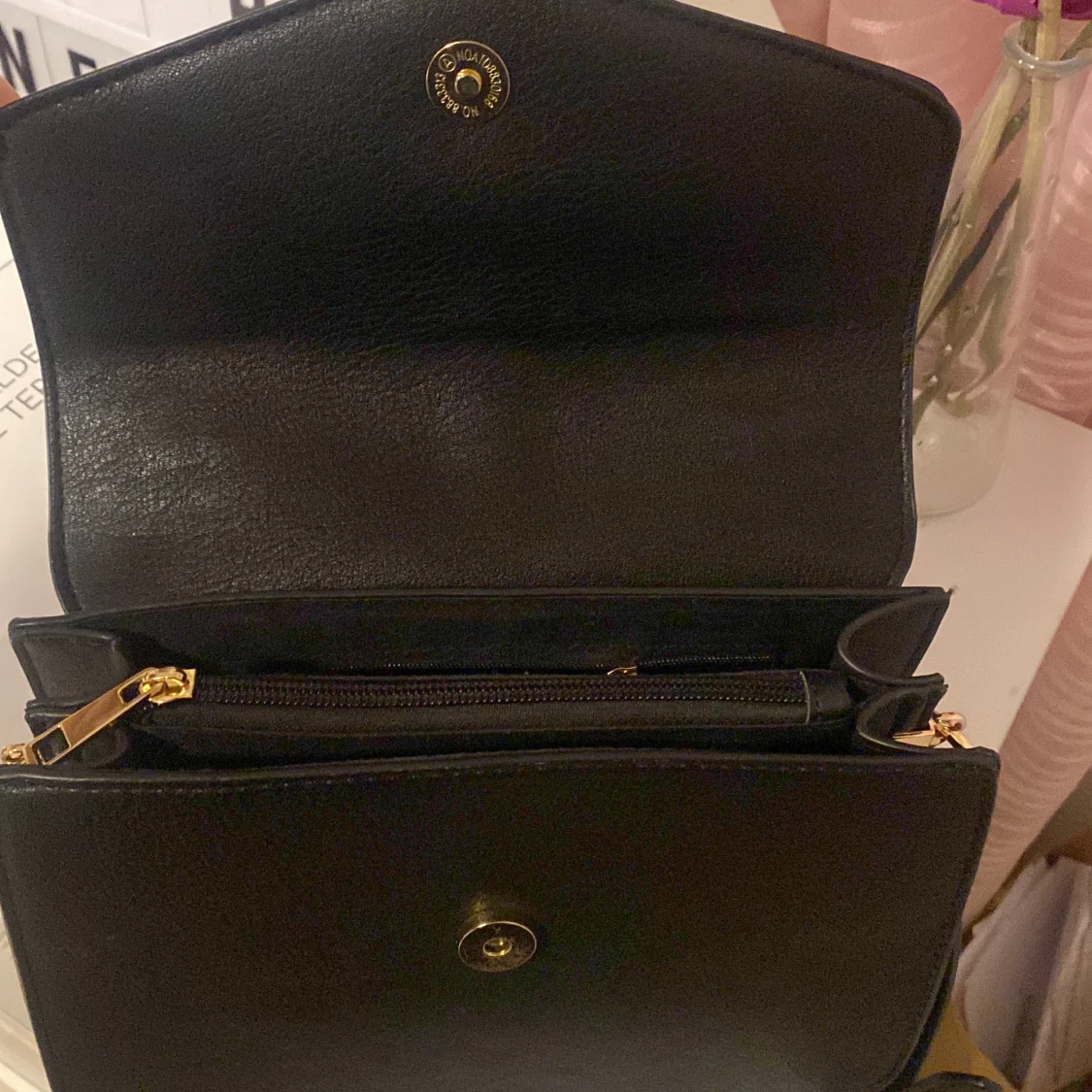 Svart axelremshandväska - 91
