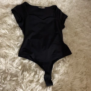 Fin svart body  - En fin svart body. Kontakta för fler tydligare bilder💕