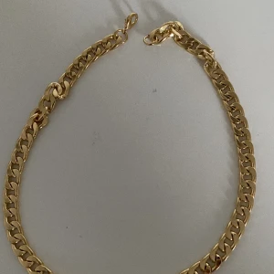 18 KARATS GULD!! - Halsband som är 18 karats guld!!  Smsa om du är intresserad!! 