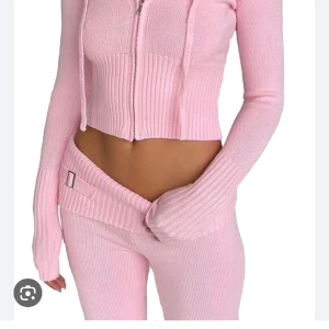 Catania rosa set  - Storlek S, knappt använd så i nyskick. Är 160cm och den sitter super bra!