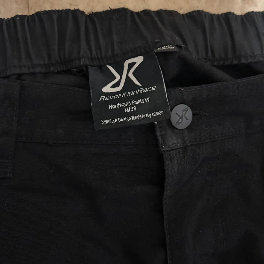 Nordwand pants W, svarta   M/38   Använda men i bra skick  Ord pris 700, säljer för 450kr eller kom med bud!   Finns i Östersund . Jeans & Byxor.