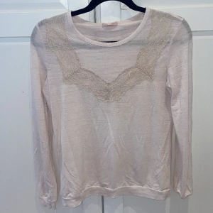 Intimissimi  - !!!!Tar endast Swish!!! Rosa intimissimi tröja❣️❣️ vet ej original priset därav de billiga priset jag säljer den för❣️❣️❣️