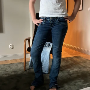 Ltb jeans - Lågmidjade bootcut jeans från LTB. Nypris 800kr. Storlek W24/L34.