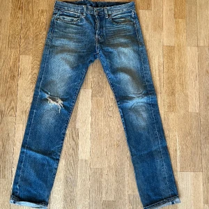 Jeans med hål  - Coola och i bra skick!