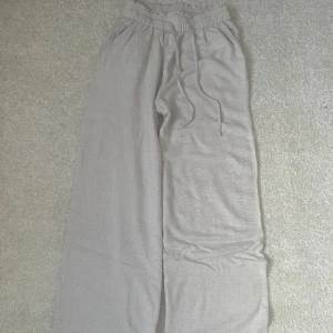 Linnebyxor  - Linnebyxor, aldrig använda  Strl 36