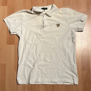 Lyle & scott polo - Random lyle & scott polo😭🙏ngn skicka fel säljer billigt fr 🗣️Mått —> 47cm bredden, —> 62cm längden