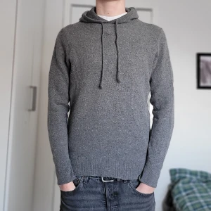 Kashmir hoodie - Extremt fet kashmir hoodie från Tommy Hilfiger! Inga skador, jag är 185!