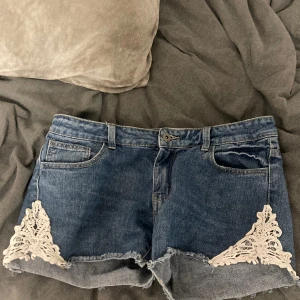 Shorts  - Fina shorts till sommaren. Tryck på köp nu eller om du har några frågor kontakta gärna 💗