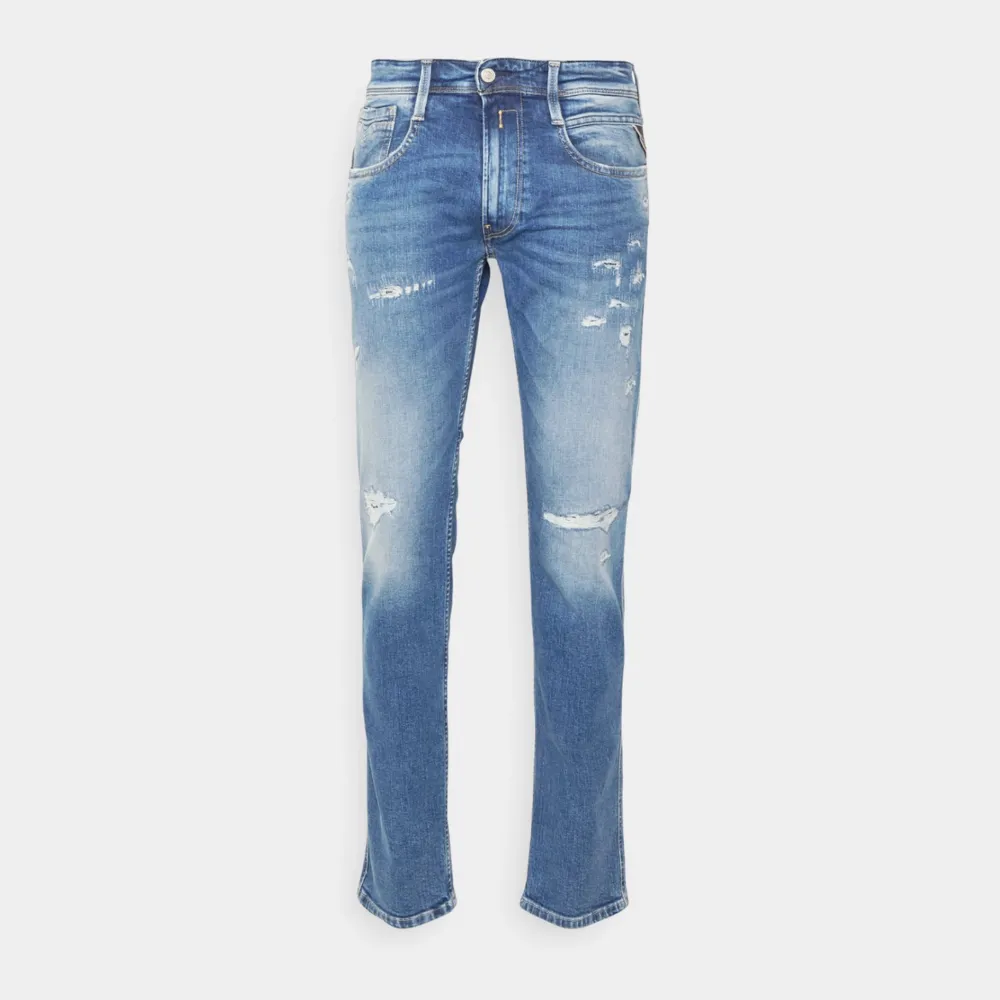 Säljer ett par replay anbass jeans i storlek 28x30. Helt nya med tags. Priset kan diskuteras vid snabb affär. Säljs pga de är för små och hann inte skicka tillbaka . Jeans & Byxor.