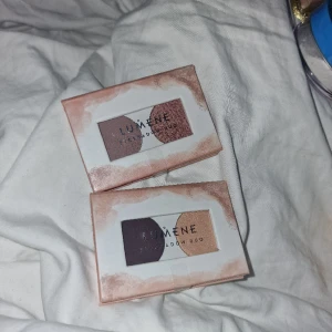 Ögonskuggor - Jag har en salong där vi sminkat folk, gjort naglar samt fixat hår och ska nu enbart fokusera på naglar och fransförlängning. Säljer därmed av vårt oanvända och oöppnade smink🥰 60kr/st eller båda för 100kr🦋