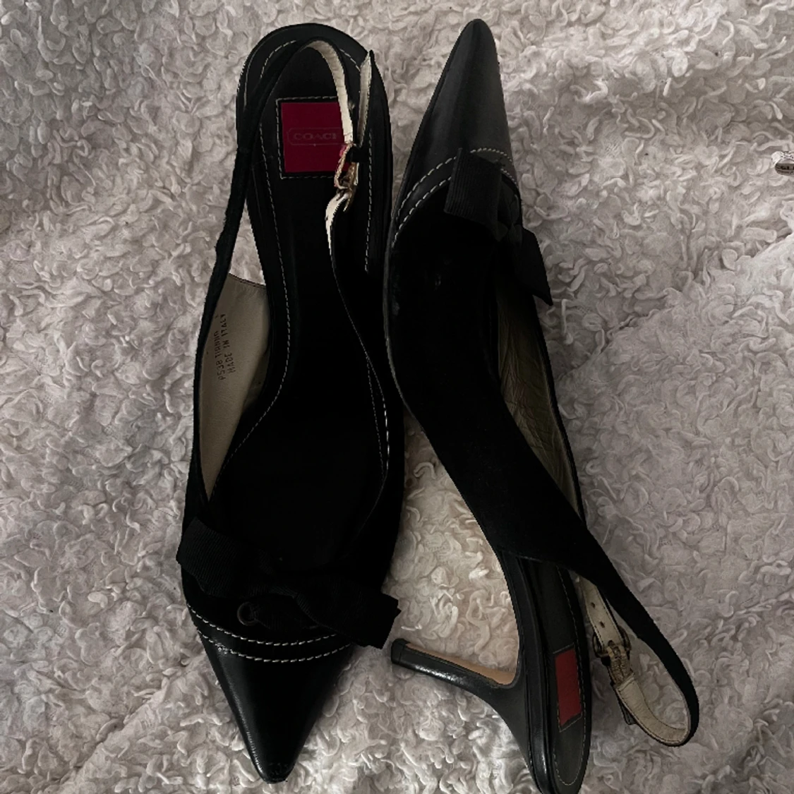 Kitten-heels klackar med rosett