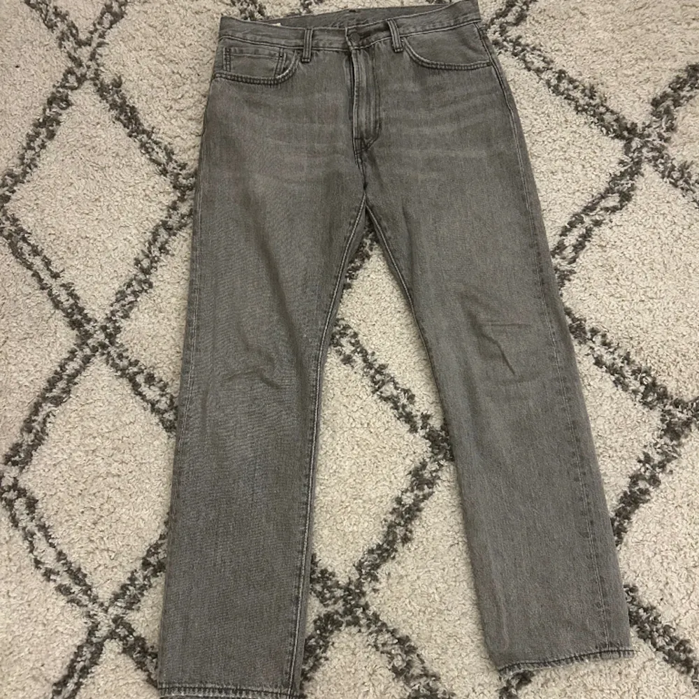 Tjena säljer nu mina Levis 551 Jeans, de är i mycket bra skick eftersom att de knappt är använda. Nypris 1300:- (kontakta mig vid frågor eller andra funderingar)🙌🏼🙌🏼. Jeans & Byxor.