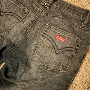 Lågmidjade jeans - Superfina lågmidjade bootcut jeans! Säljer pågrund av att jag rensar min garderob. Passar om man har storleken M. Midjemått 40cm.  Köp direkt för 500💞