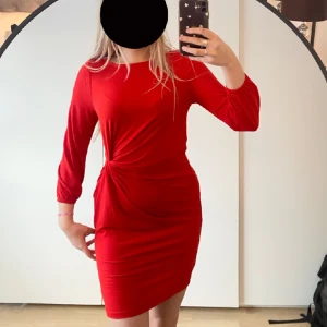 Röd klänning - Röd klänning