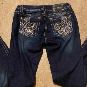 miss me jeans - jättefina missme jeans (skinny) säljer pga inte min strl. Skriv för frågor/mer bilder 🩷🩷🩷 andvänd gärna köp nu 