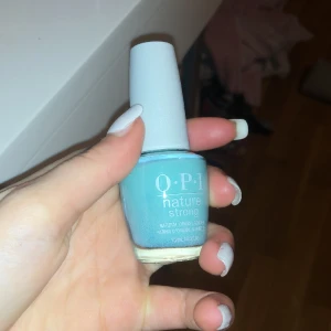 Köp nu  - Ett nagellack som jag aldrig har använt är inte riktigt min färg men köp nu puss