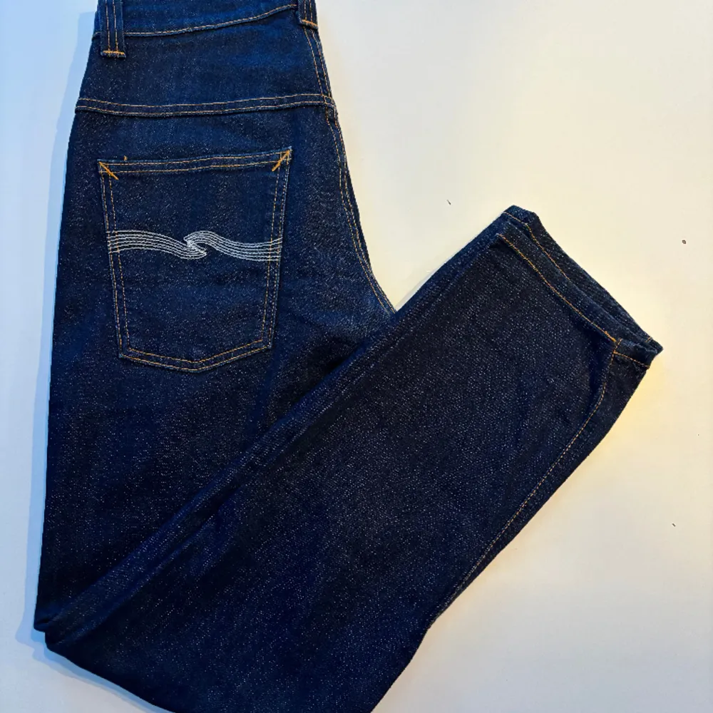 Fina jeans inbra skick, står storlek 31/32 mrn jag upplevde att de va mindre kanske mer mot 29/30. Jeans & Byxor.