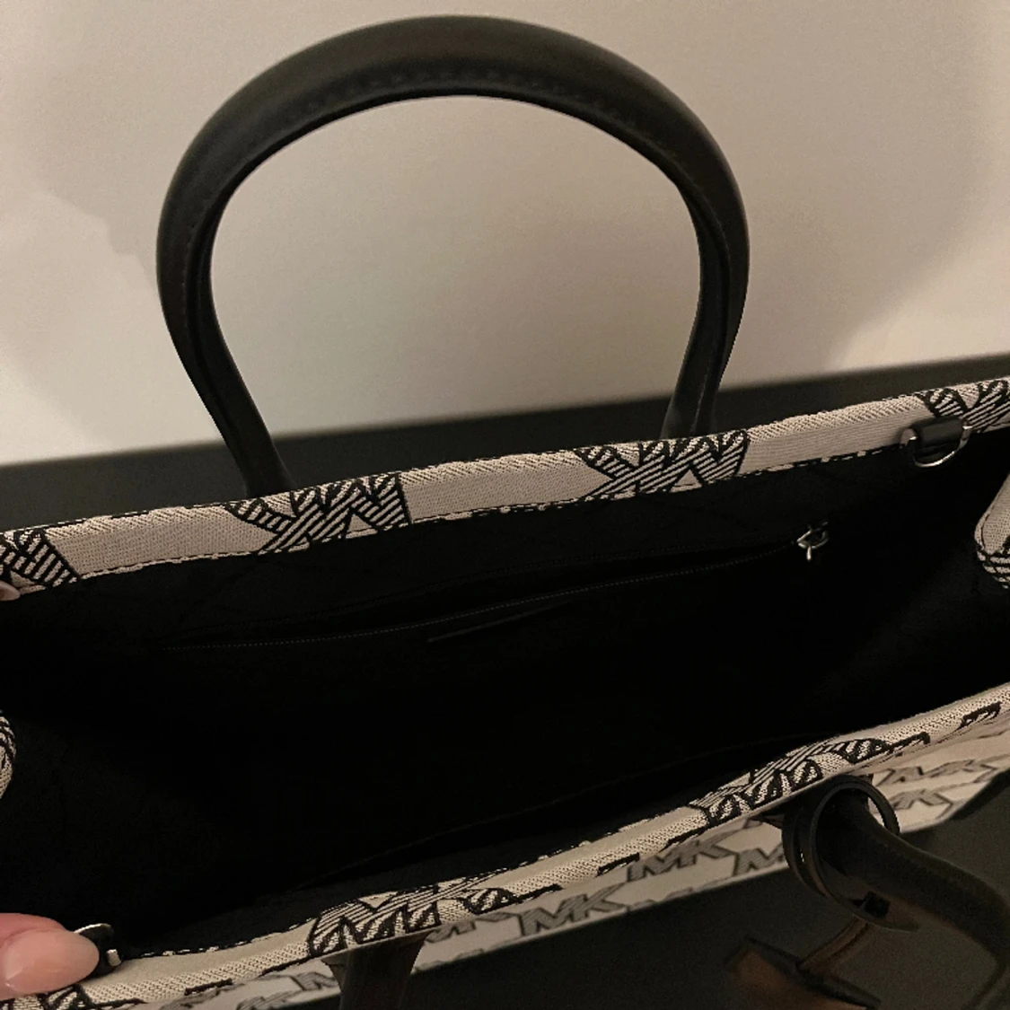 Mikael Kors Tote Bag - 91