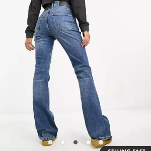 Jeans - Stradivarius straight bootcut jeans aldrig använda i storlek 38. Endast provade. Skriv om ni undrar något 🙂