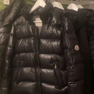 Moncler - Ska va äkta inte säker betalade mycket för den