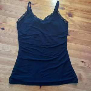 Formande linne fodrat stl S Maidenform - Nyskick. Format och håller in då figuren blir bättre. Stl s