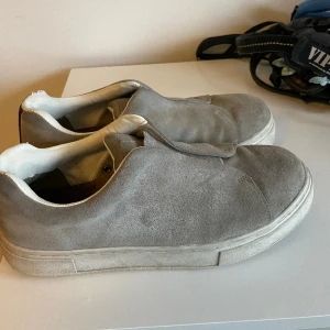 Gråa eytys - Säljer dessa gråa eytys köpa för 2000 kr Bra skick 8/10