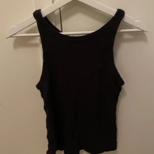 Svart ribbat linnw - Bra skick men är för stort för mig🩷