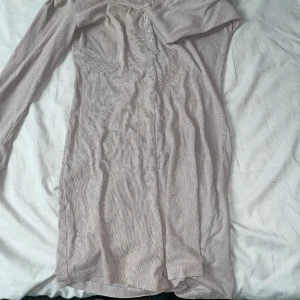 Pyjamas - Säljer denna bodypyjamasen pga att den inte används. Pris kan diskuteras💕