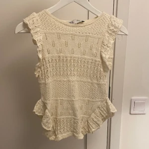 Blus - Intressekoll på denna zara blus. Inga defekter. Om du är intresserad så hör av dig☺️
