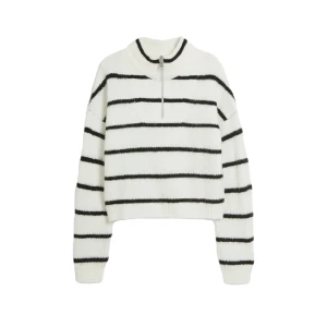 Stickad tröja  - Säljer min stickade tröja med halfzip som nästan aldrig är använd då den var lite för liten, köpt på kappahl för 350kr💕