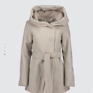 kappa  - En beige kappa i ny skick som jag endast använt fåtal gånger.(ny pris 600kr)