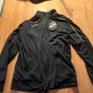 AIK tröja  - AIK Långärmad tröja mer som sport tröja. Pris kan diskuteras vid snabb affär 