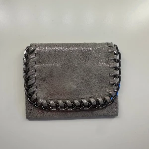 Korthållare - Supersnygg plånbok som jag köpte i Spanien för 300kr.❤️🥰 Om ni har frågor så är det bara att fråga!