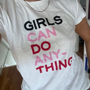 T-shirt Zadig Voltaire - Säljer denna vita t-shirten från Zadig Voltaire Aldrig använd så bra kvalite! 