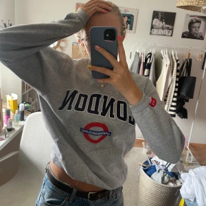 london underground sweatshirt  - köpt secondhand 🩶❤️