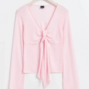 Gina tröja - Ginatricot tröja i storlek xxs! Använd fåtal gånger