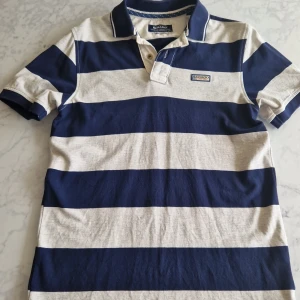 sebago pikétröja - Sebago pikétröja som är knappt använd, storlek M, perfekt till sommaren.