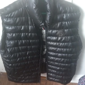 Philip plein väst - Hejsan säljer nu min philip plein väst utan några skador pris 600 Strl xl men passar även L