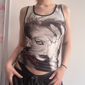 Topp - Med rihanna tryck