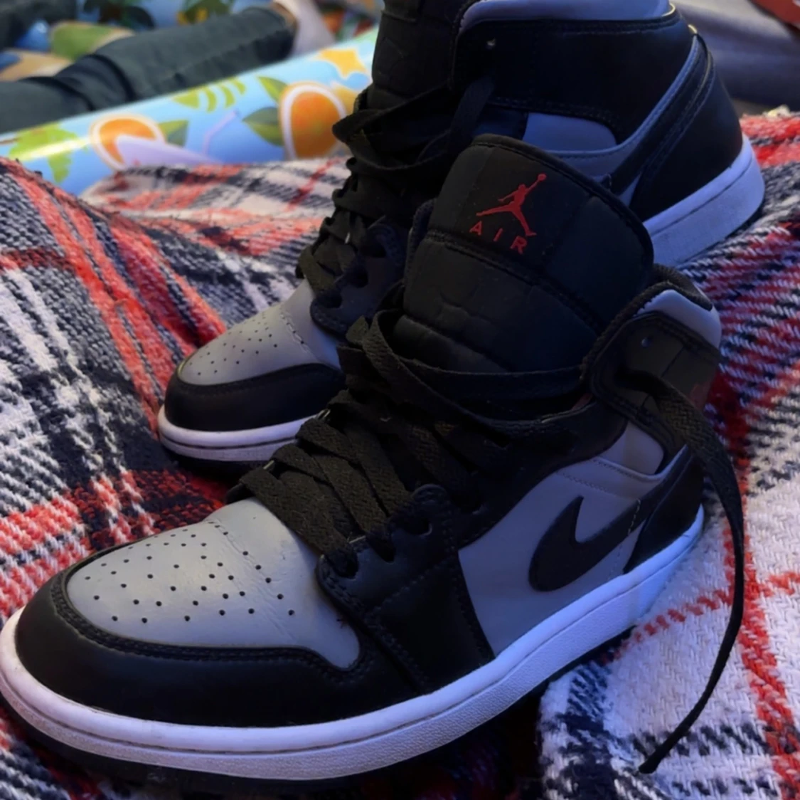 Air jordans 1 mid shadow red 