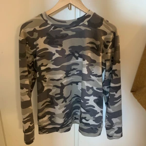 Camouflagetröja  - Fint skick!