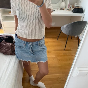 jeanskjol -  säljer en jättefin jeanskjol från hm i storlek S! 