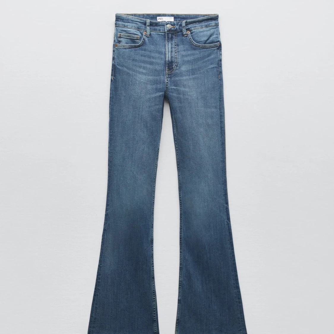 Medelhög bootcut jeans 