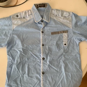 Skjorta ny  - Ny skjorta slum size Medium