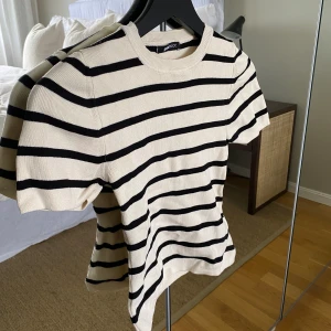 Fin t-shirt - Fin randig t-shirt, använd 1-2 grr. Passar XS-S.