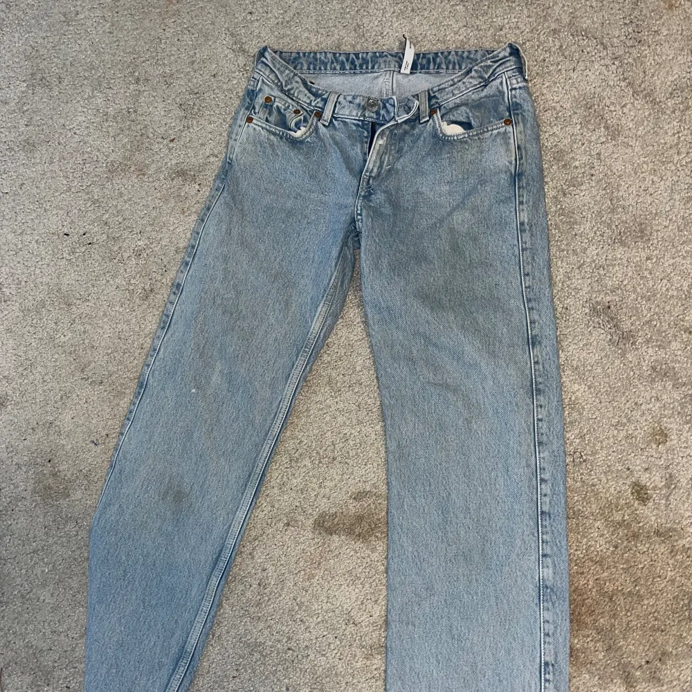 Saga stq hade dessa jeans förut. Så jag köpte likadana men dom passade inte mig! Ordinare pris 499 kr. Jeans & Byxor.