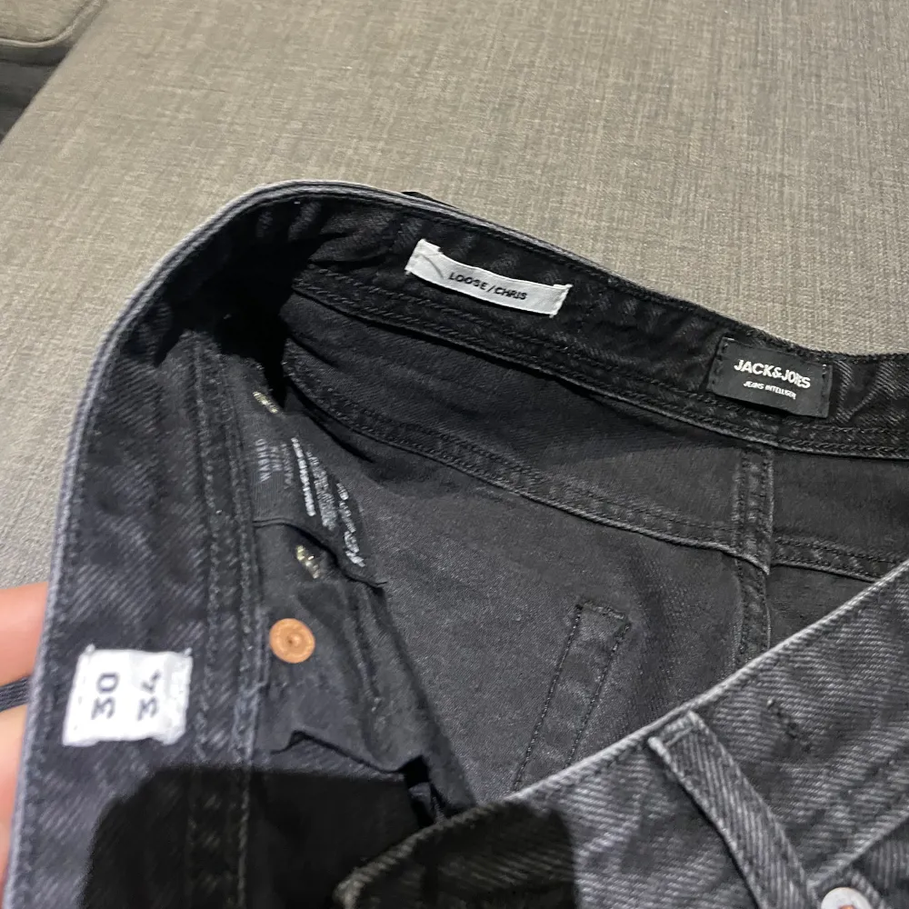 Säljer dessa jeans även så kallade grisch jeans till ett riktigt bra pris som Passar perfekt nu till sommaren 😃. Jeans & Byxor.