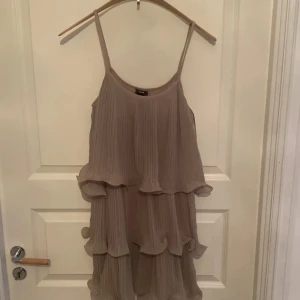 Volangklänning - Volangklänning