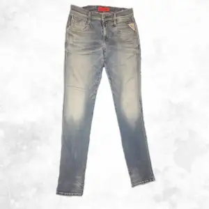 Säljer replay jeans bra skick 7/10 orginal pris 1700 ish men mitt pris 800 kan gå ner vid snabb affär 