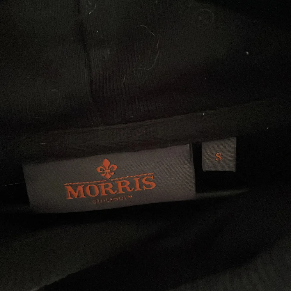 Morris hoodie i fint skick, hör av er för fler bilder eller funderingar.. Hoodies.